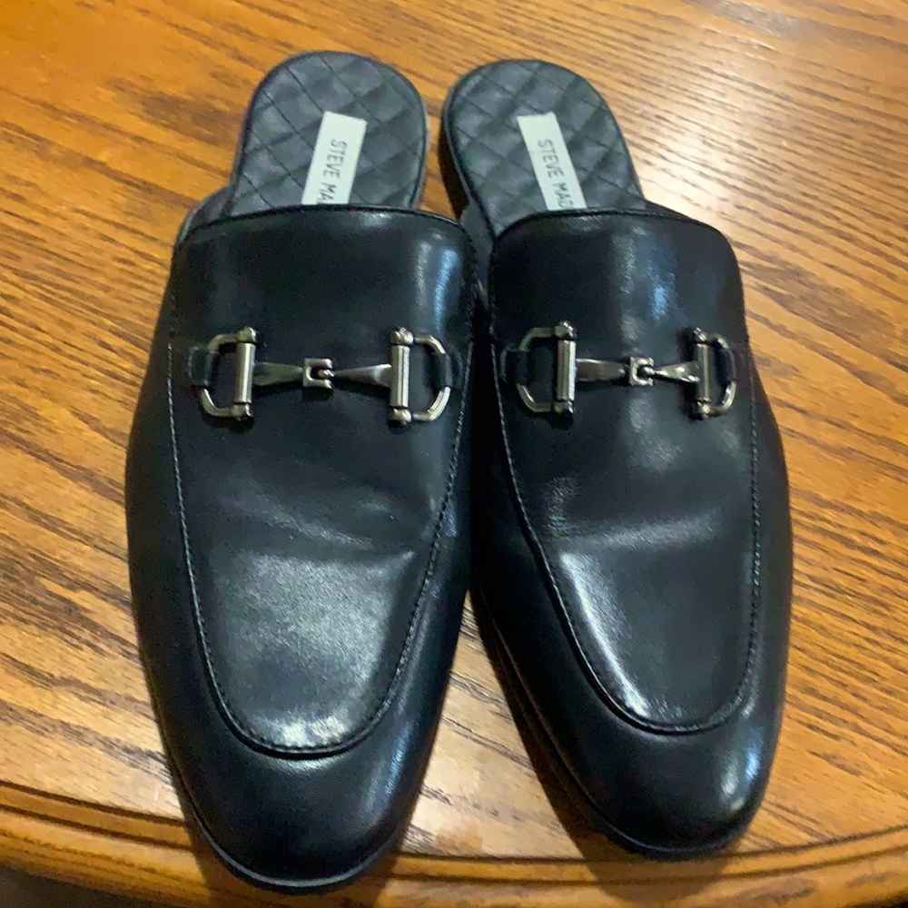 Black Steve Madden sliders. Size 10.